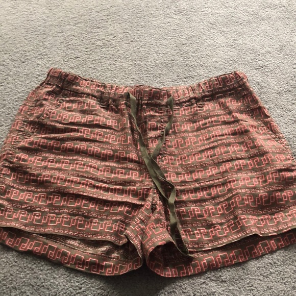 NWT Caslon shorts. Drawstring waist. Pockets - Picture 1 of 4